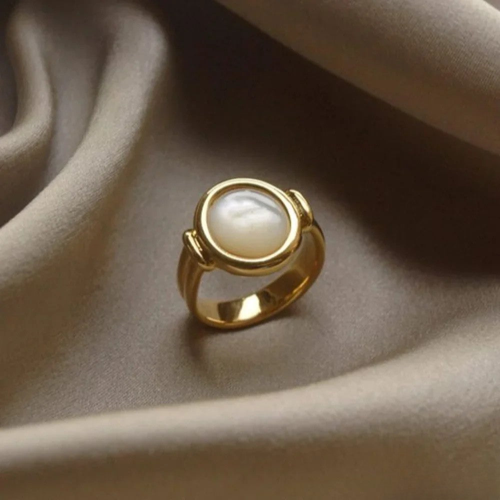Elegante anillo de perla