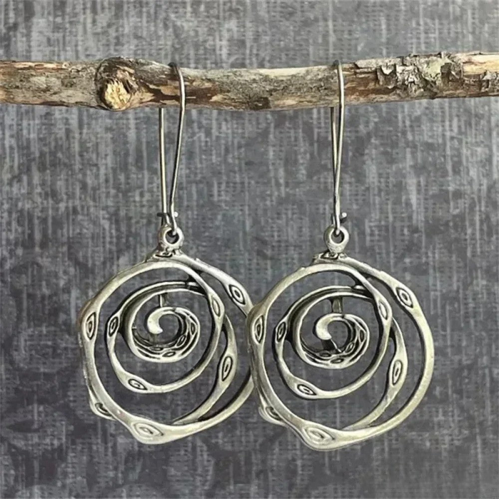 Pendientes retro de plata con diseño de laberinto