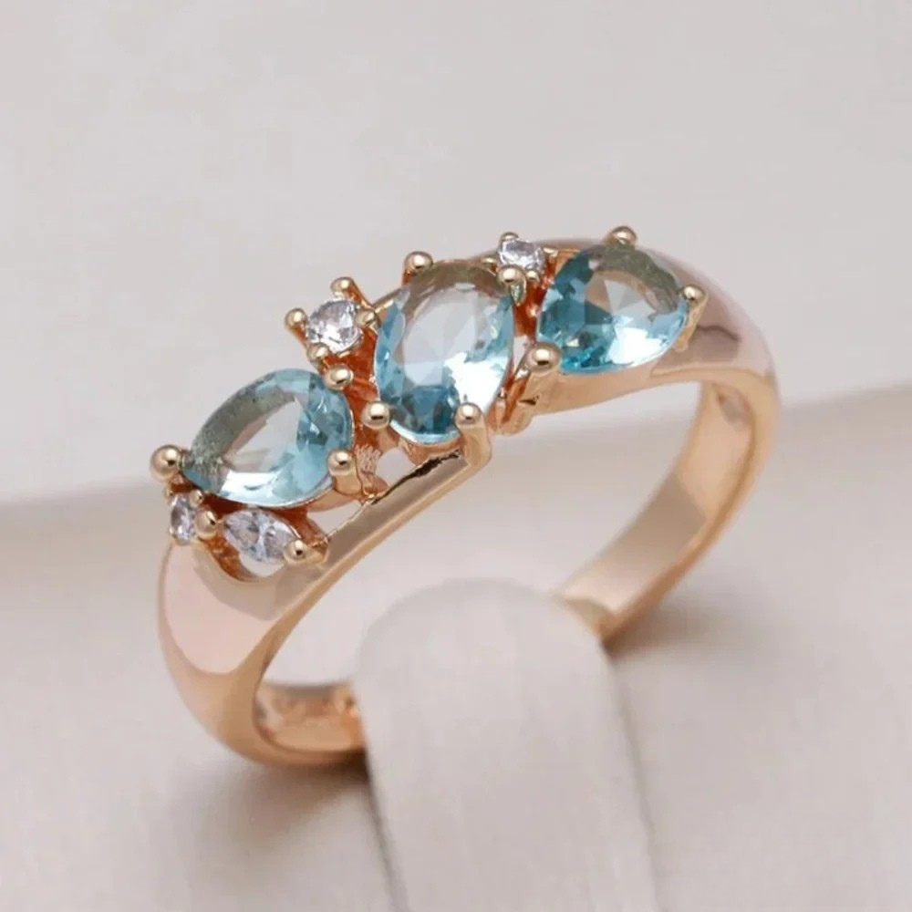 Anillo de oro con circonita azul