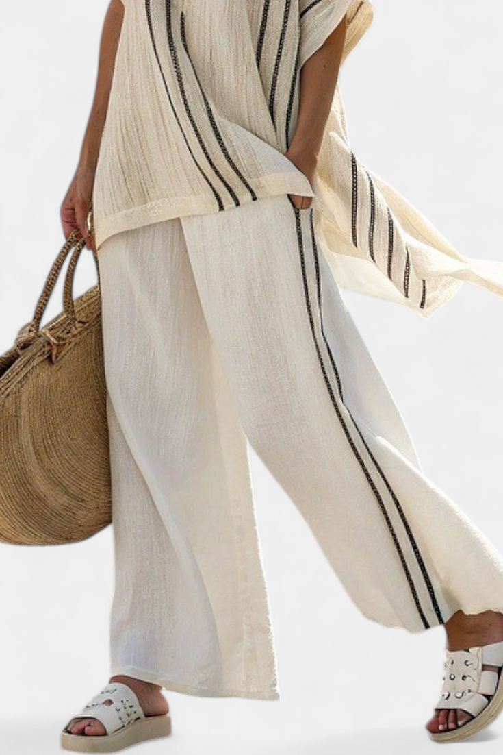 Greysen | Elegante blusa de lino color marfil y pantalón de rayas negras