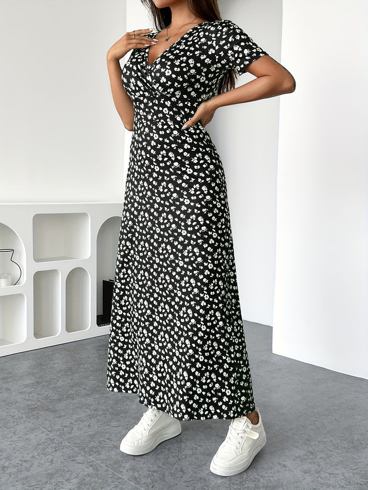 Muni – Floral V-Neck Ruched Dress