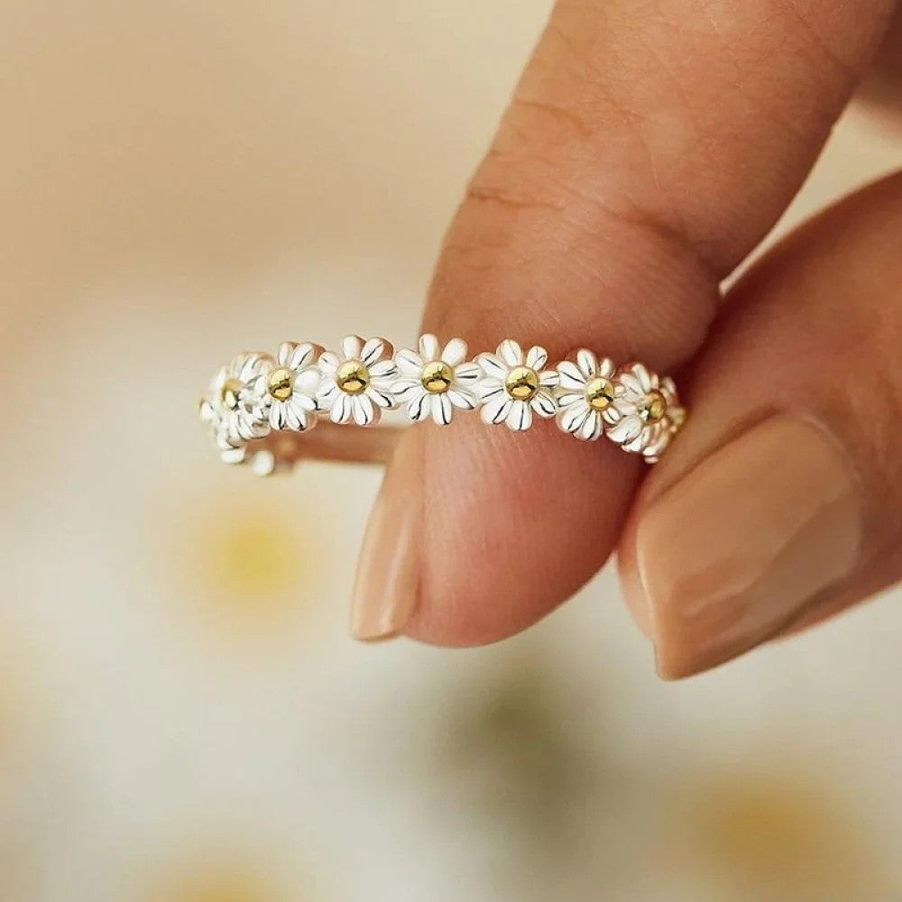 Anillo de plata ajustable con margarita esmaltada pintada a mano