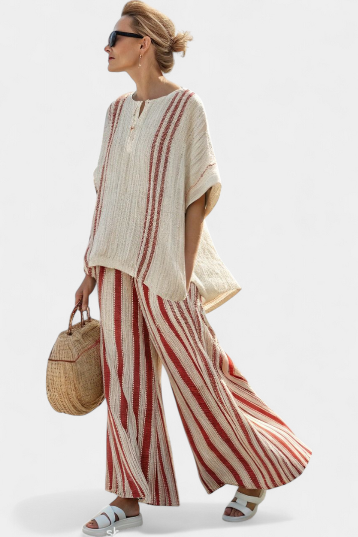 Mirella | Top de rayas rojas con textura sofisticada y pantalones de lino