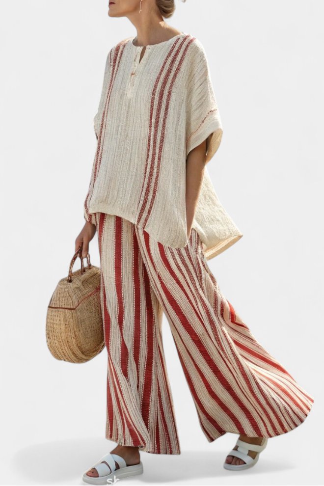 Mirella | Top de rayas rojas con textura sofisticada y pantalones de lino